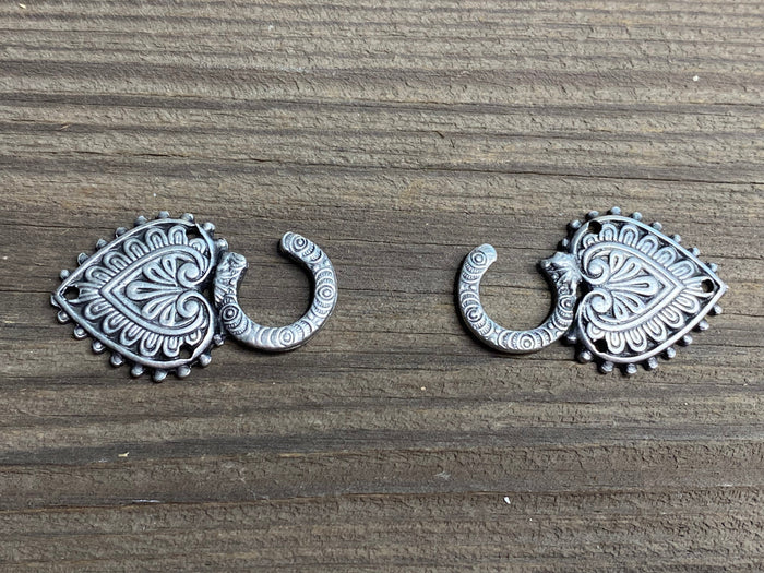 2er Set Miederhaken Schüröse "Herz" Dirndlhaken altsilber metall Miederösen