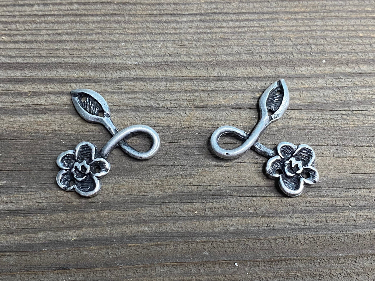 2er Set Miederhaken Schüröse "Blüte m. Blatt" Dirndlhaken altsilber metall Miederösen