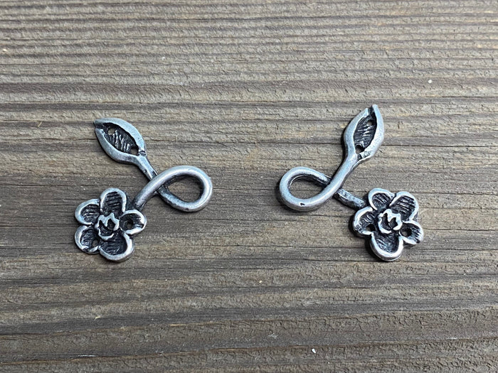 2er Set Miederhaken Schüröse "Blüte m. Blatt" Dirndlhaken altsilber metall Miederösen